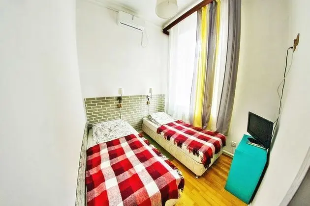 Tek Büyük veya İki Ayrı Yataklı Oda (With Extra Bed)