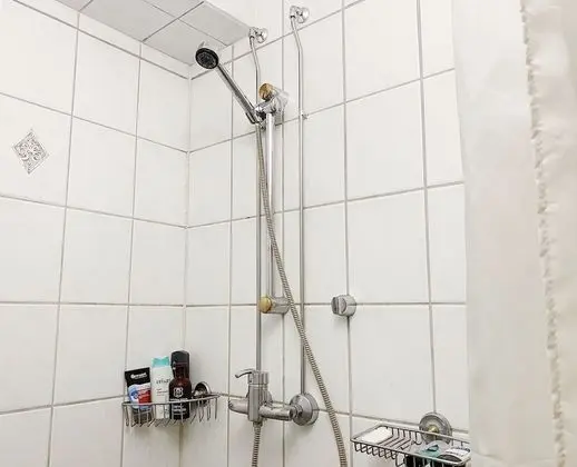 İki Ayrı Yataklı Oda, Ortak Banyo