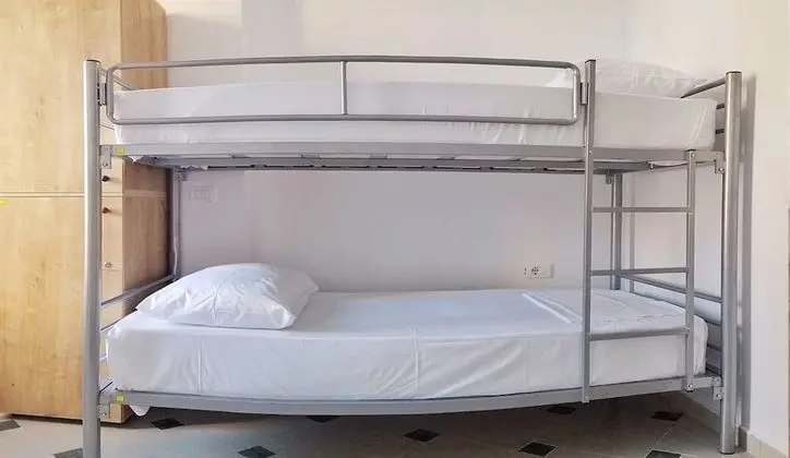 Ortak Ranzalı Oda, Karma Ranzalı Oda (2 - for 5)