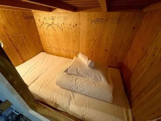 Basic Oda, Sadece erkekler için, Sigara İçilmez (Whole Dormitory, Shower Only)