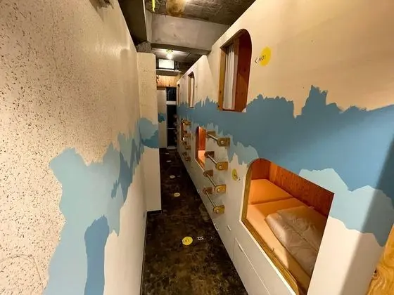 Oda, Sadece kadınlar için, Sigara İçilmez (Whole Dormitory, Shower Only)