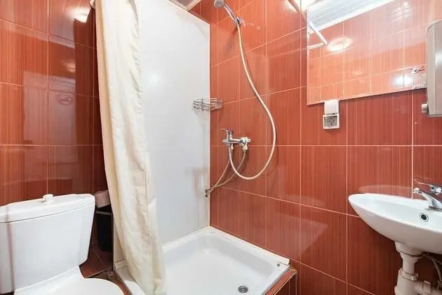 Üç Kişilik Oda, Ortak Banyo