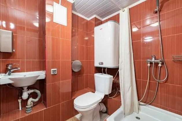 Üç Kişilik Oda, Ortak Banyo