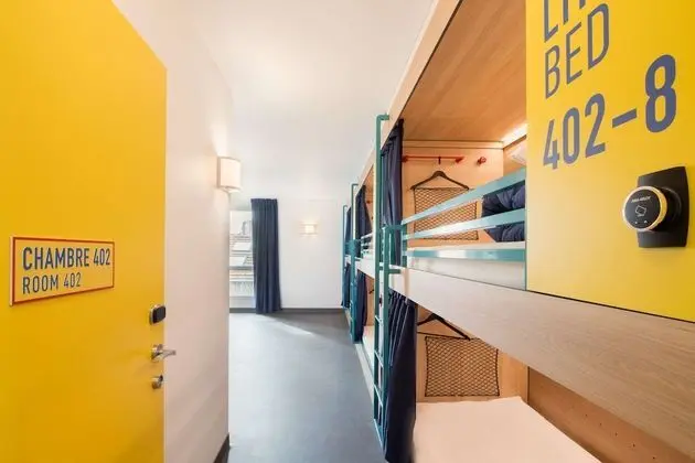 1 lit dans une chambre partagée de 8 lits