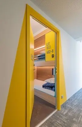 1 lit dans une chambre partagée de 8 lits