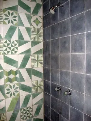 Tek Büyük Yataklı Oda, Ortak Banyo
