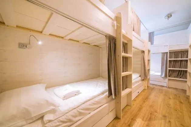 Ortak Ranzalı Oda, Sadece erkekler için (Bed in 10-bed Room)
