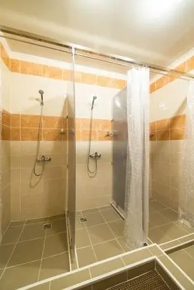 Tek Büyük Yataklı Oda, Ortak Banyo