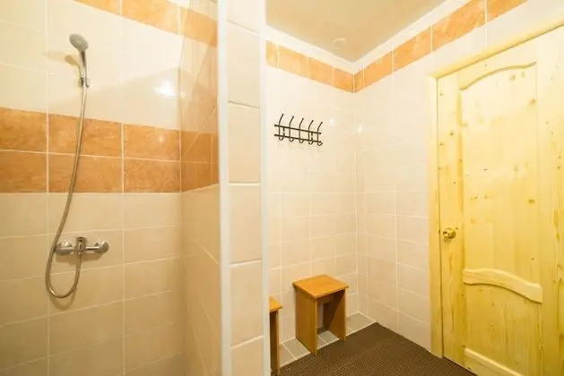 Tek Büyük Yataklı Oda, Ortak Banyo