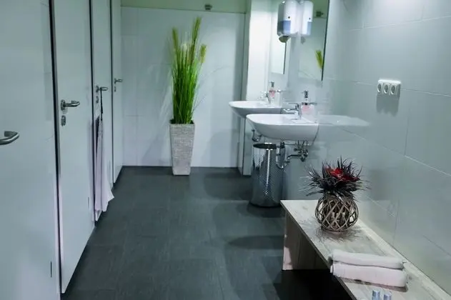 Basic Ortak Ranzalı Oda, Sadece kadınlar için, Ortak Banyo (Nr. 9)
