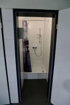 Basic Ortak Ranzalı Oda, Sadece kadınlar için, Ortak Banyo (Nr. 9)