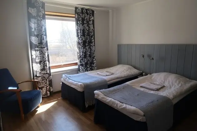 İki Ayrı Yataklı Oda, Ortak Banyo