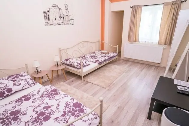 Tek Büyük veya İki Ayrı Yataklı Oda