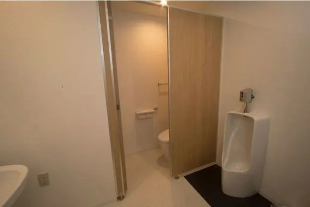 Tek Büyük Yataklı Oda, Ortak Banyo