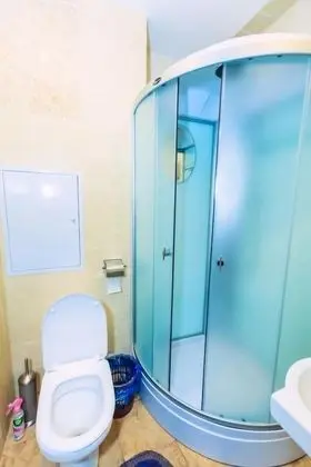 Comfort Dört Kişilik Oda, Ortak Banyo