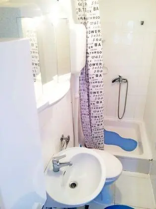 Üç Kişilik Oda, Ortak Banyo
