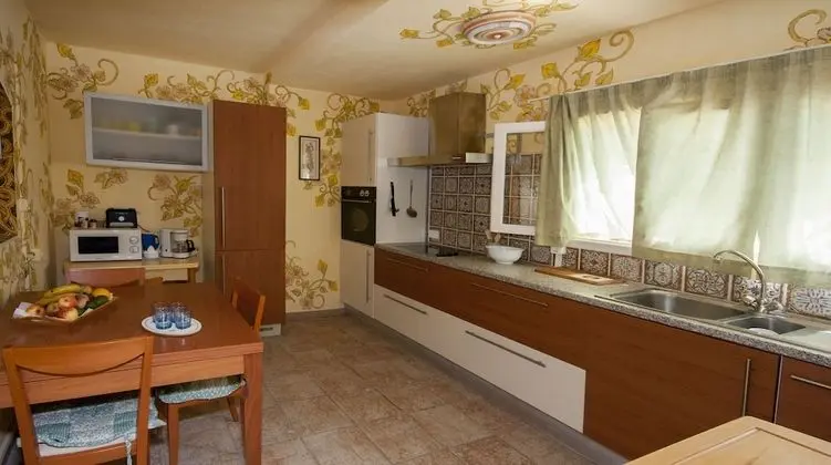1 bed in shared dormitory for 5 people