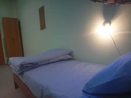 İki Ayrı Yataklı Oda, Ortak Banyo