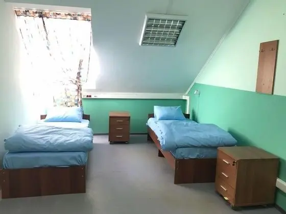 İki Ayrı Yataklı Oda, Ortak Banyo
