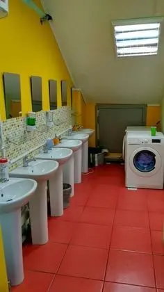 İki Ayrı Yataklı Oda, Ortak Banyo
