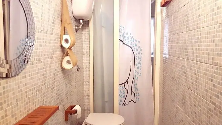 İki Ayrı Yataklı Oda, Ortak Banyo