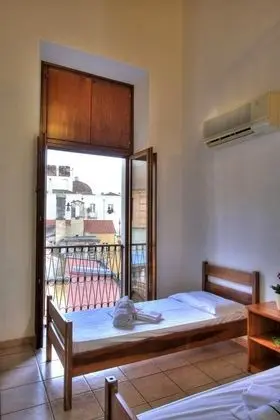 Üç Kişilik Oda