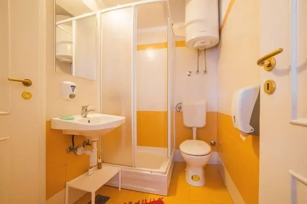 Ortak Ranzalı Oda (8 Bed)