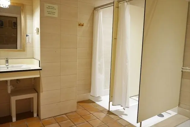 Ortak Ranzalı Oda, Sadece erkekler için, Ortak Banyo (1 bed in a 10-Bed Dormitory Room)