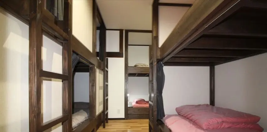 Ortak Ranzalı Oda, Karma Ranzalı Oda