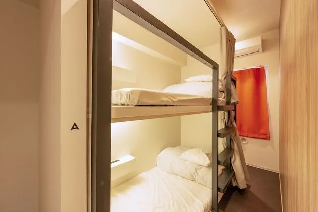 Ortak Ranzalı Oda, Sadece erkekler için, Ortak Banyo