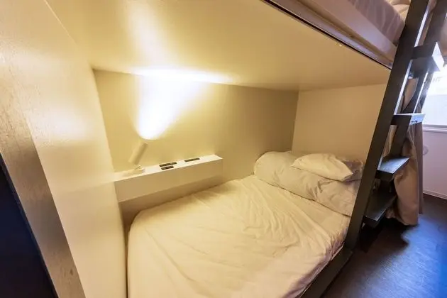 Ortak Ranzalı Oda, Sadece erkekler için, Ortak Banyo