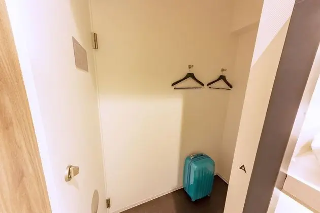 Ortak Ranzalı Oda, Sadece erkekler için, Ortak Banyo
