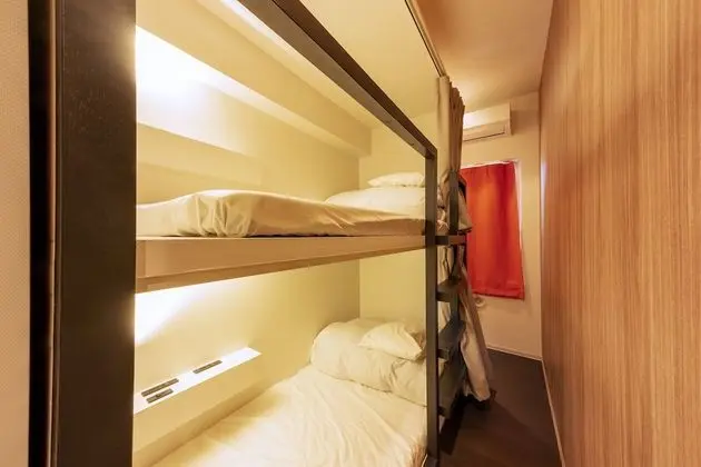 Ortak Ranzalı Oda, Sadece erkekler için, Ortak Banyo