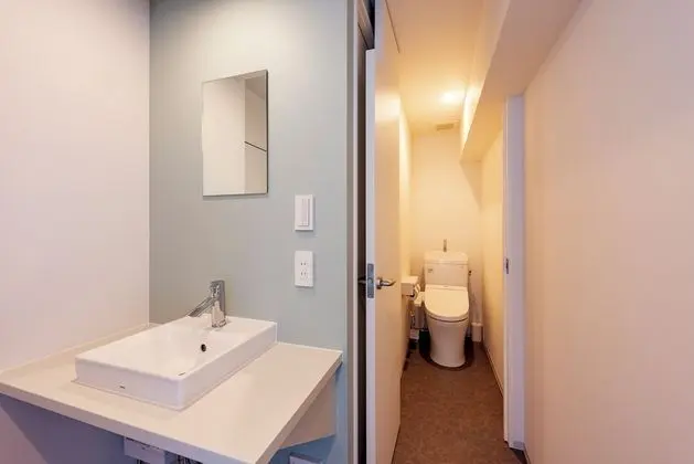 Ortak Ranzalı Oda, Sadece erkekler için, Ortak Banyo