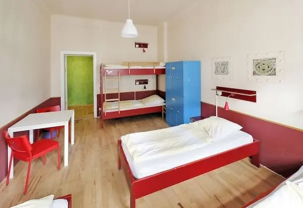 Basic Ortak Ranzalı Oda, Ortak Banyo