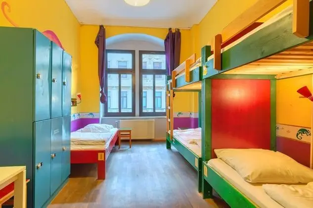 Basic Ortak Ranzalı Oda, Ortak Banyo
