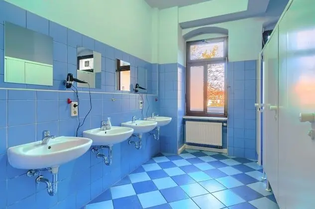 Basic Ortak Ranzalı Oda, Ortak Banyo