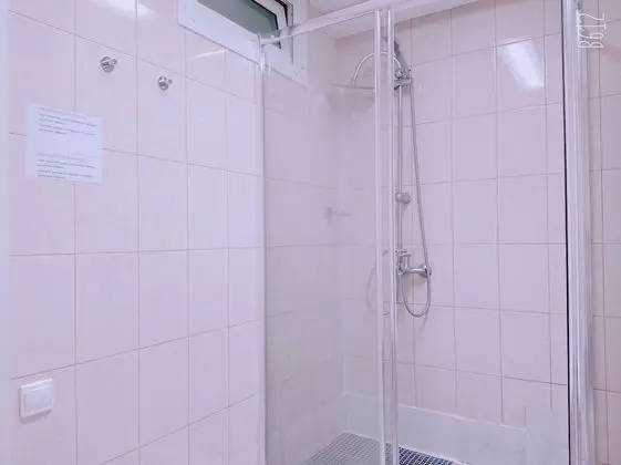 Economy Dört Kişilik Oda, Ortak Banyo