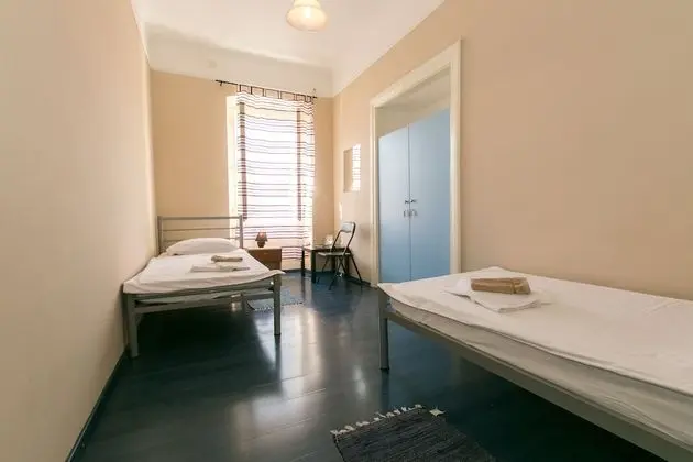 İki Ayrı Yataklı Oda, Ortak Banyo