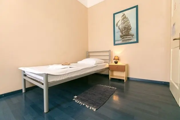 İki Ayrı Yataklı Oda, Ortak Banyo