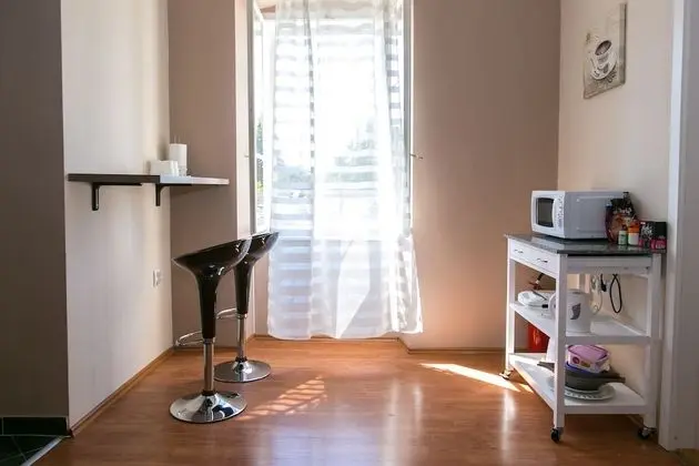 İki Ayrı Yataklı Oda, Ortak Banyo