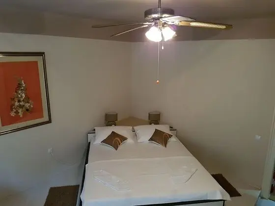 Tek Büyük Yataklı Oda, Ortak Banyo