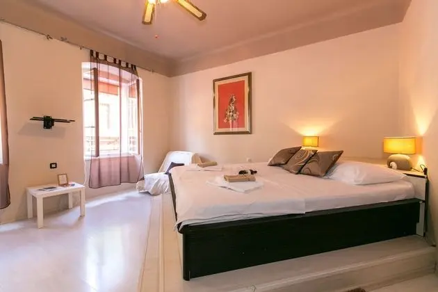 Tek Büyük Yataklı Oda, Ortak Banyo