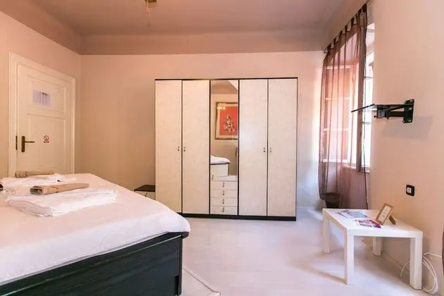 Tek Büyük Yataklı Oda, Ortak Banyo