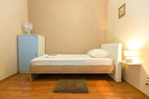 Tek Kişilik Oda, Ortak Banyo