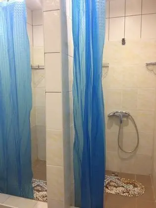 Dört Kişilik Oda, Ortak Banyo