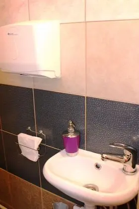 Ortak Ranzalı Oda, Karma Ranzalı Oda, Ortak Banyo (14 beds)