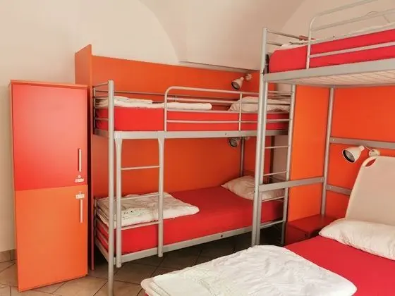Ortak Ranzalı Oda, Karma Ranzalı Oda (1 Single Bed in 5-Bed)