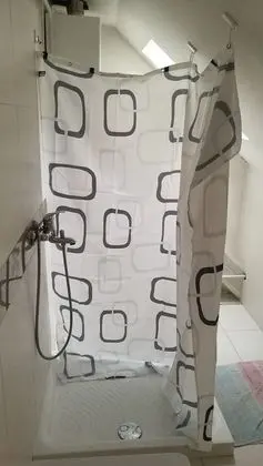 Tek Büyük Yataklı Oda, Ortak Banyo