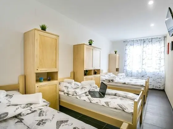 Standard Dört Kişilik Oda, Birden Çok Yatak